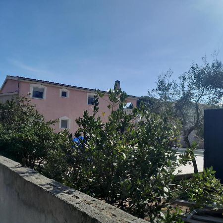 Caliente Apartments Vir A 外观 照片