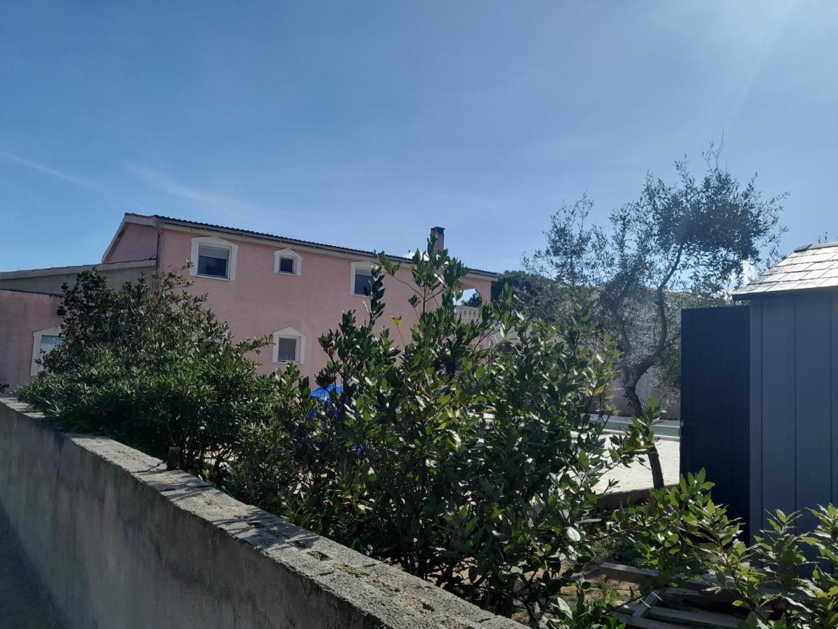 Caliente Apartments Vir A 外观 照片