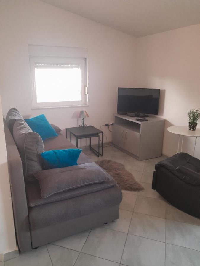 Caliente Apartments Vir A 外观 照片