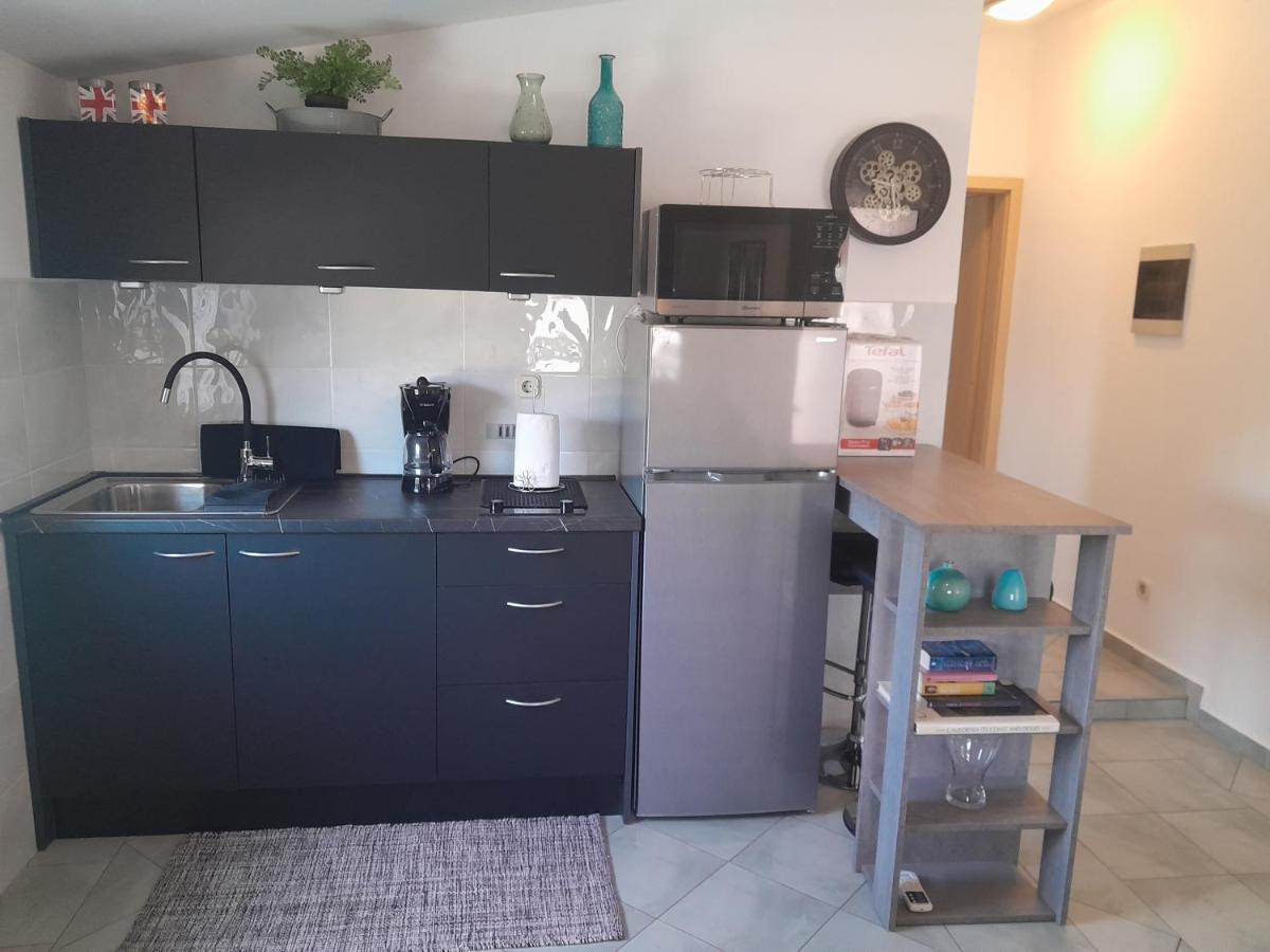 Caliente Apartments Vir A 外观 照片