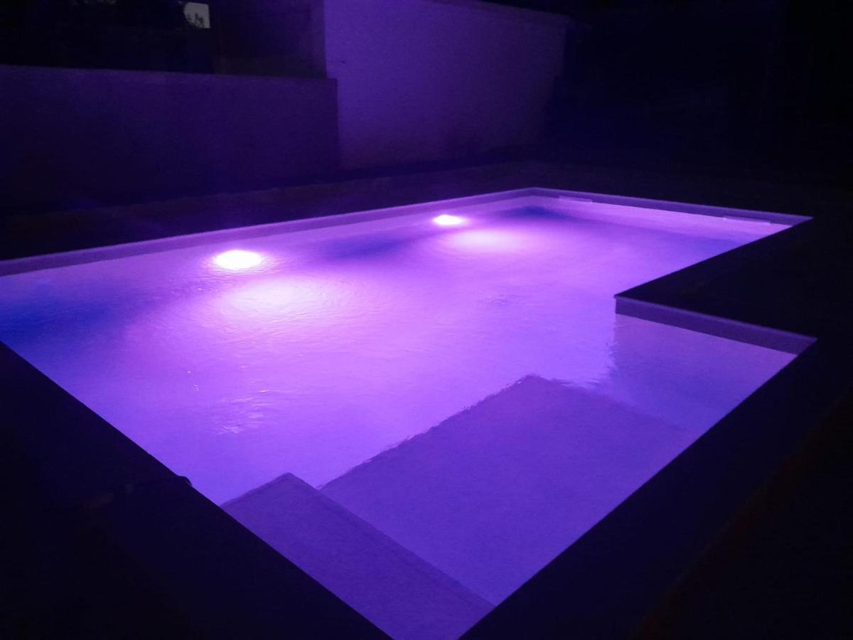 Caliente Apartments Vir A 外观 照片
